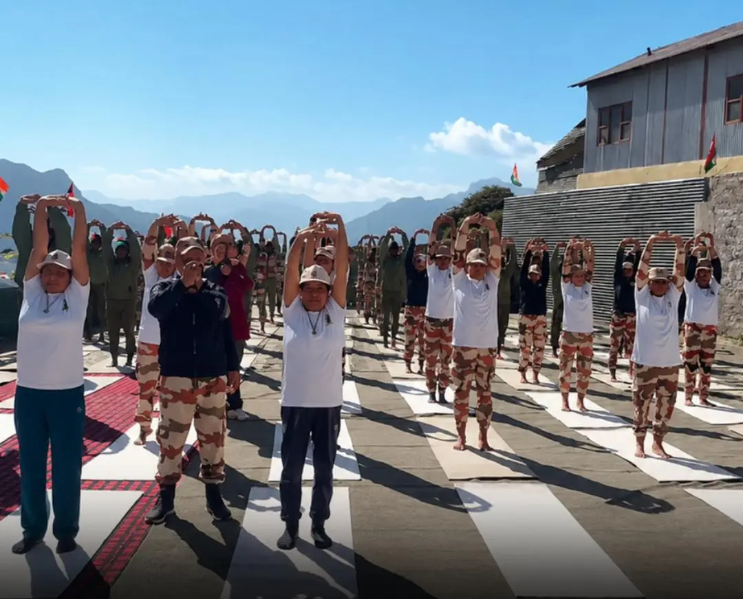 13,200 फीट ऊंचे शिपकी ला बॉर्डर पर सेना-ITBP जवानों ने किया योग, अंतर्राष्ट्रीय योग दिवस पर विशेष शिविर आयोजित